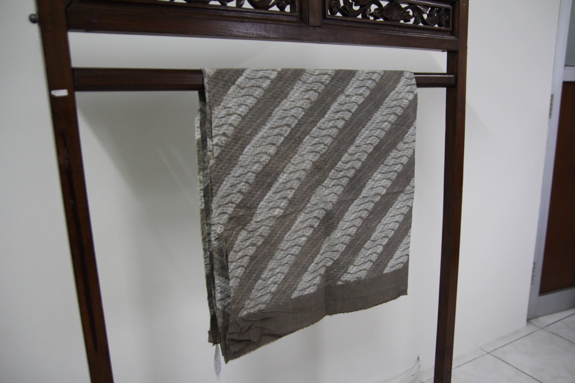 Kain polisima kombinasi daun mangga dan kayu mangr