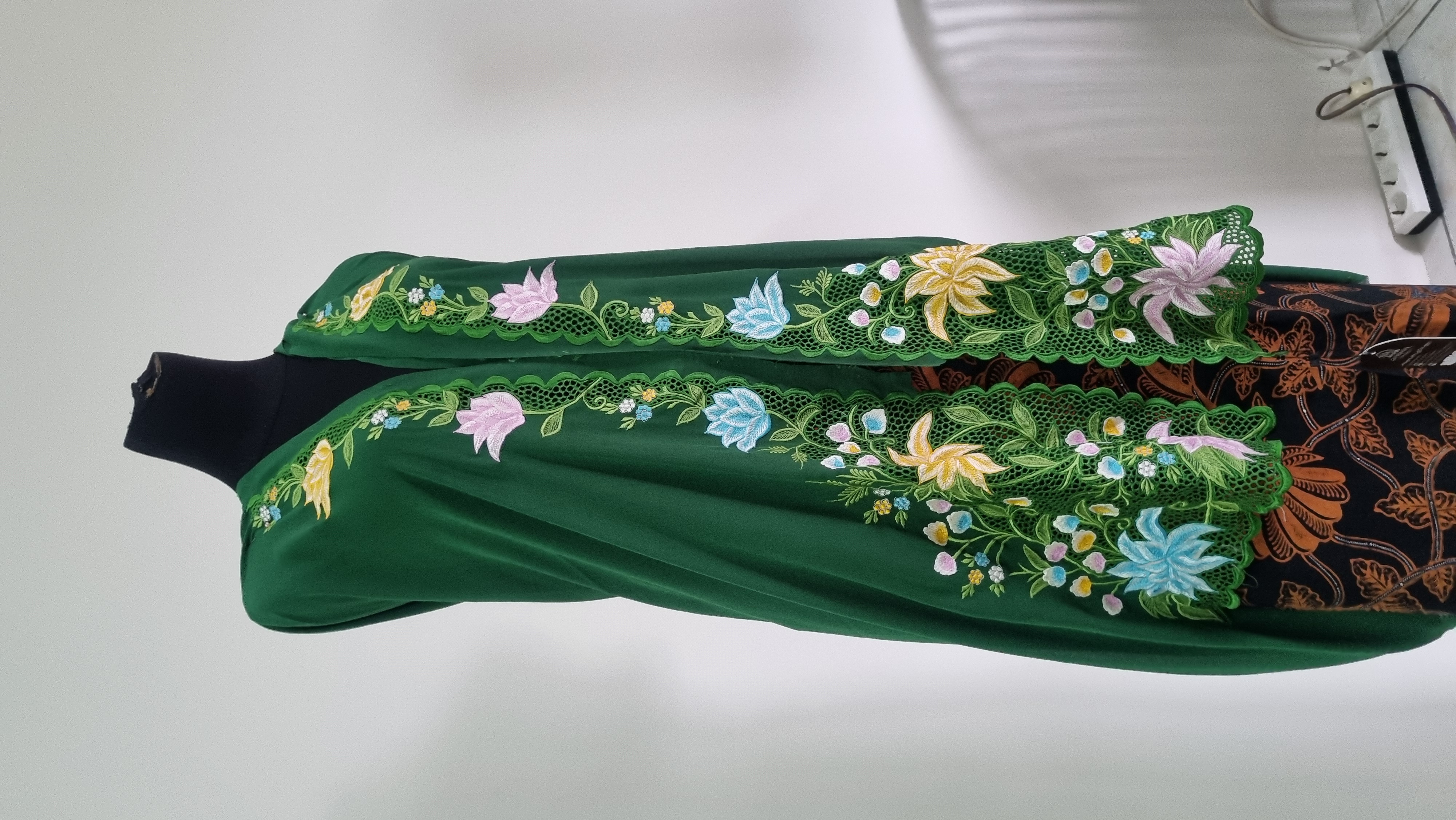Kain Kebaya Bordir 1(Warna Hijau Botol motif bunga