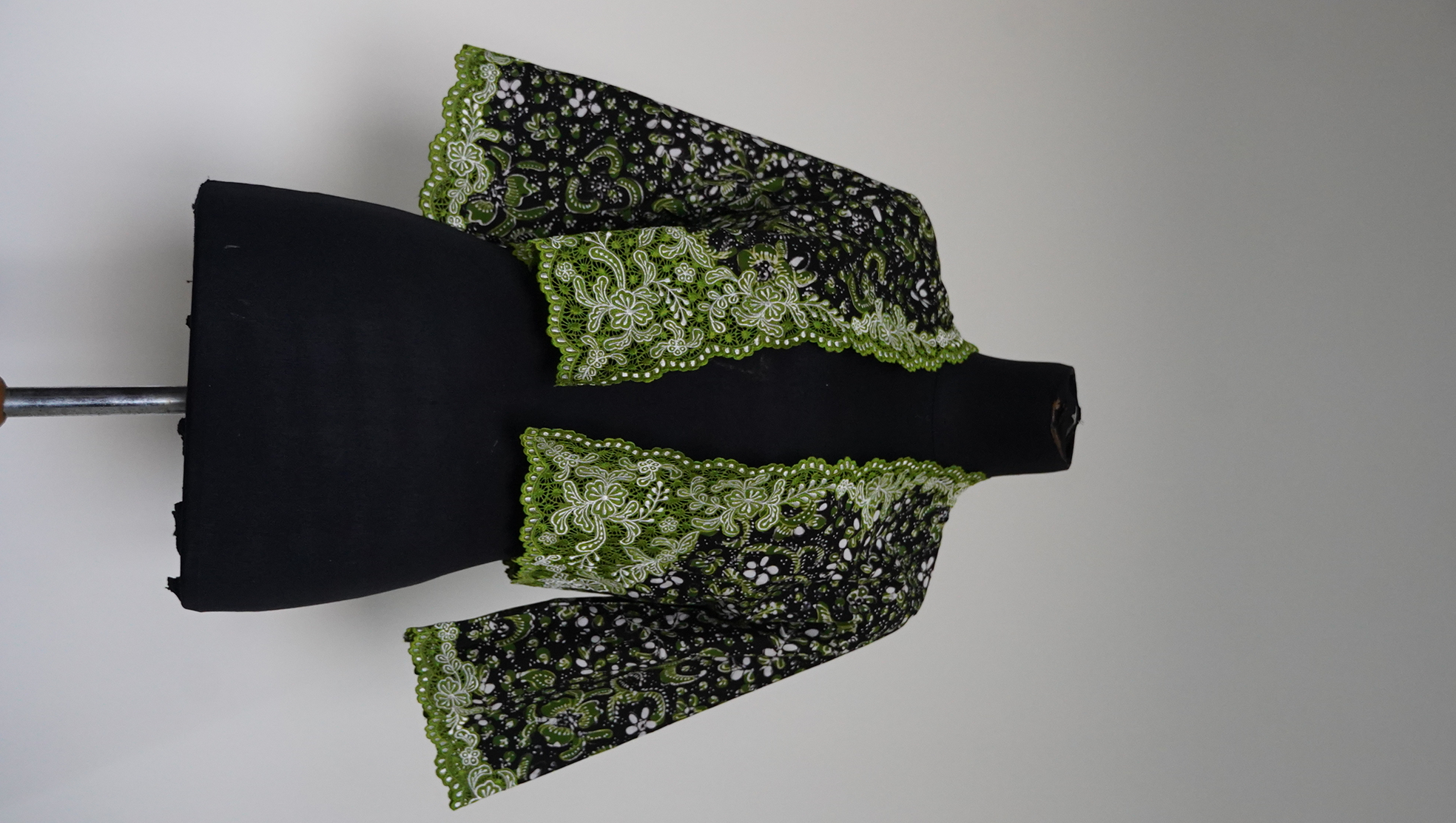 Kebaya Bordir Tulis 2W Lakshita 1302 ( Zise S)