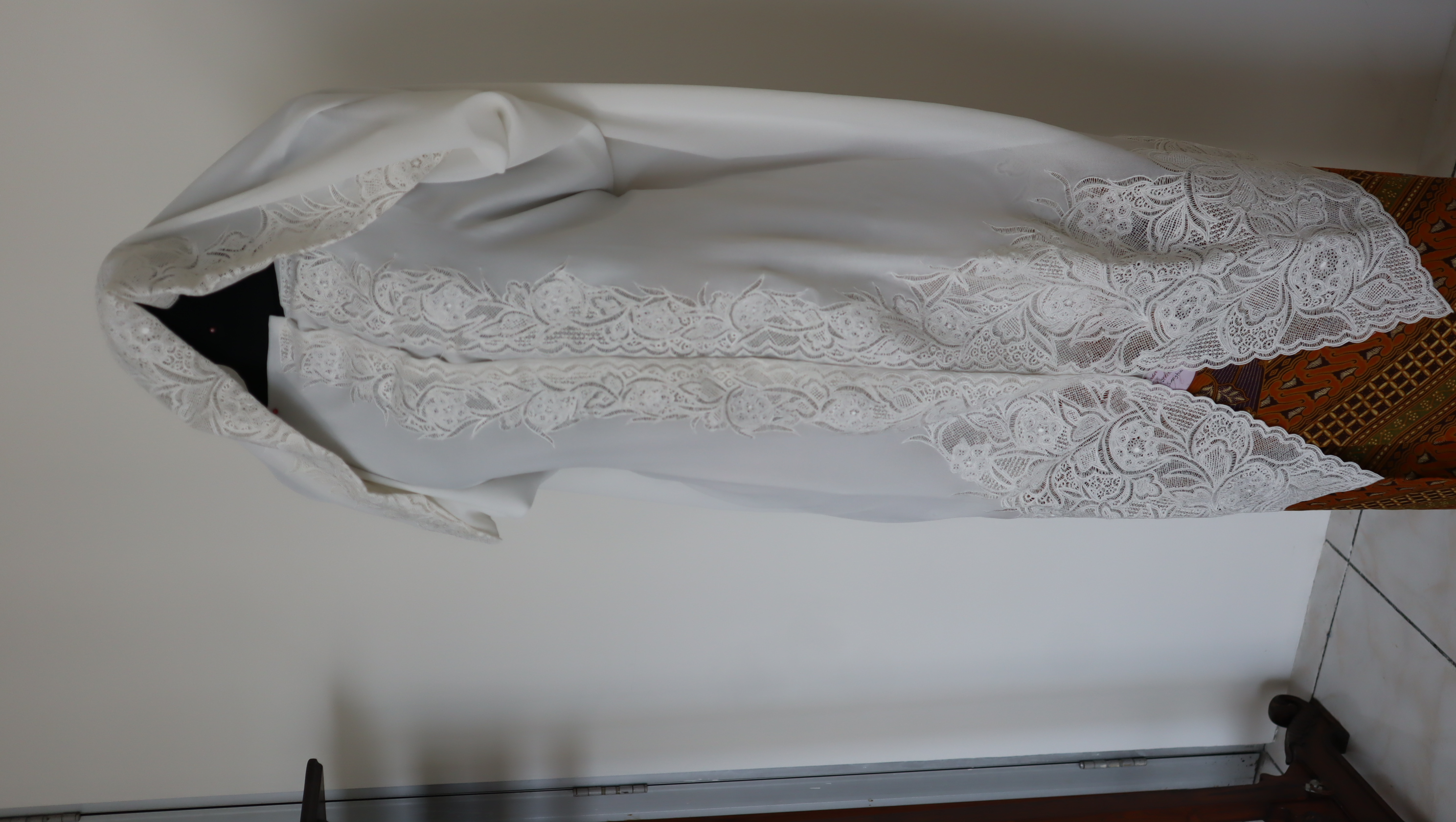 Kebaya Ceruti Warna Putih Tulang