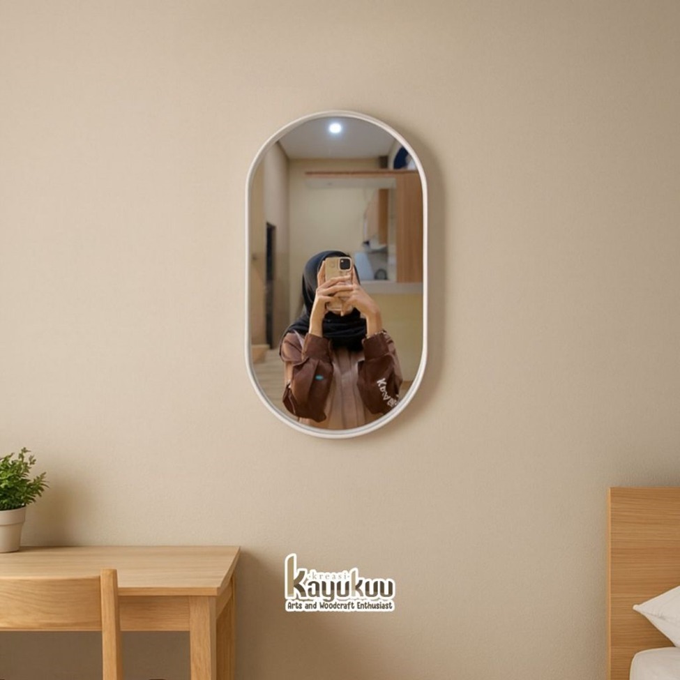 Cermin Oval Kaca oval / 45x25 cm